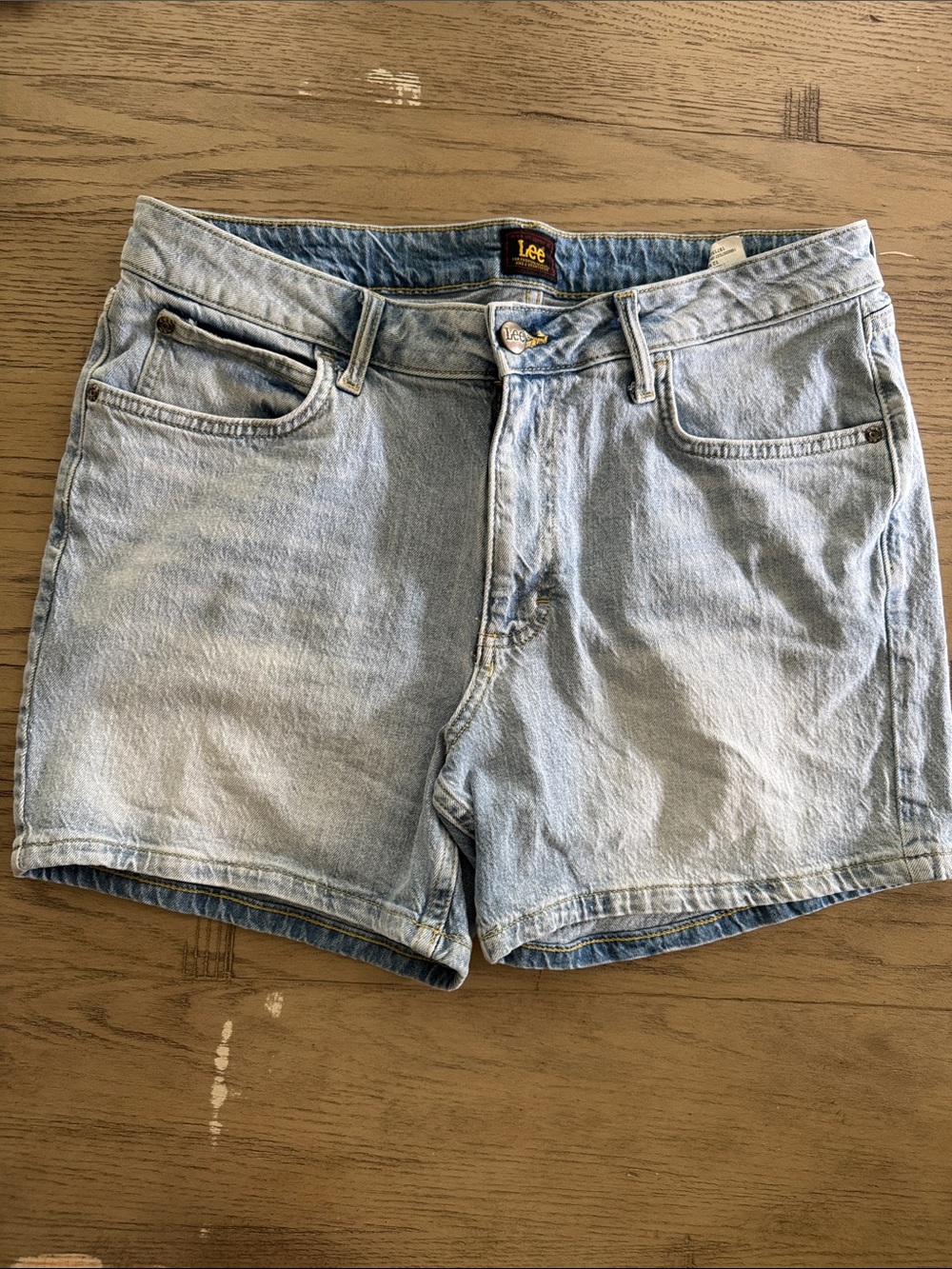 Lee Women’s Pale Blue Denim Shorts — Relaxed Fit